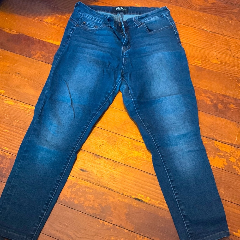 Dark wash skinny jeans. Snug fit around the ankles, look amazing for fall/winter